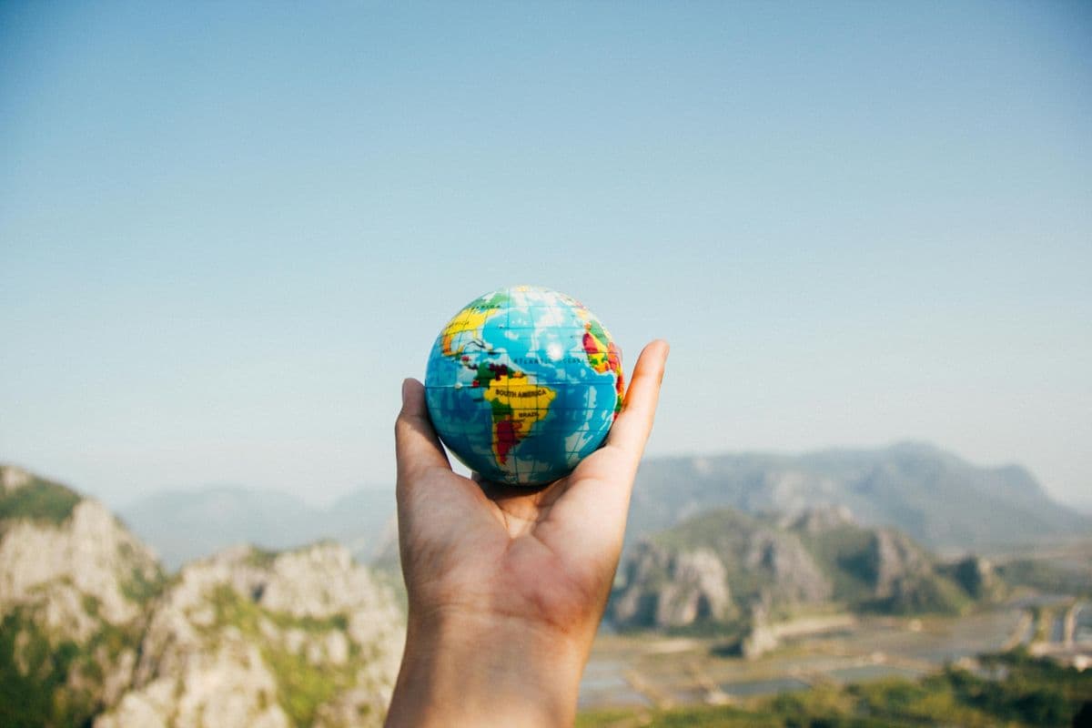Global Employee Benefits: How to Attract & Retain Talent in 2025